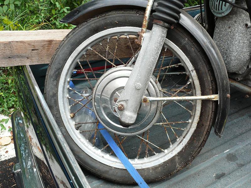 P1150508.JPG - Spokes are quite rusted.
