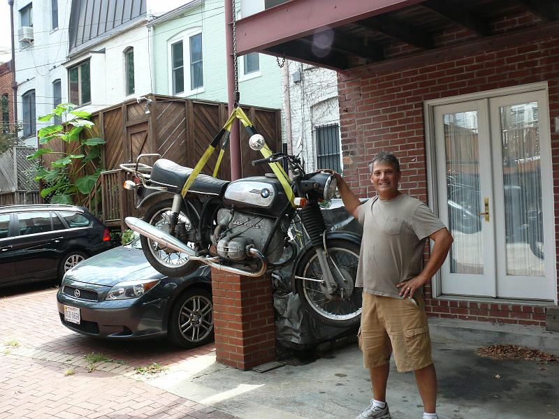 P1150529.JPG - Woody levitating the bike.