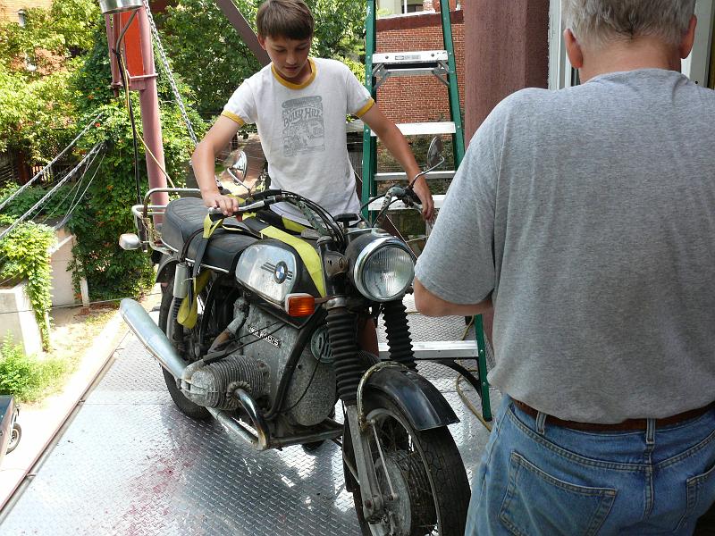 P1150562.JPG - Eveyone should have a motorcycle on their roof.  Incidentally the roof is 1/4" aluminum diamond plate welded by Luke Gayford, the brother of our sorely missed ex-neighbors.