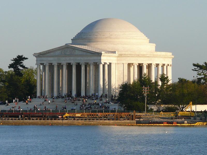 P1160392.JPG - The Jefferson memorial.  The work in the foreground is to shore up the footings and seawall.