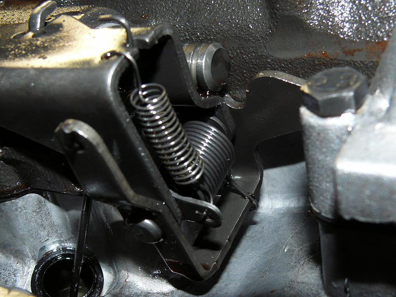 P1180034.JPG - There is 1/4" of slack in the TV cable but it is hard to tell because the sprin holds the hammar-like actuator back.  The happer does nothing until it touches the valve.