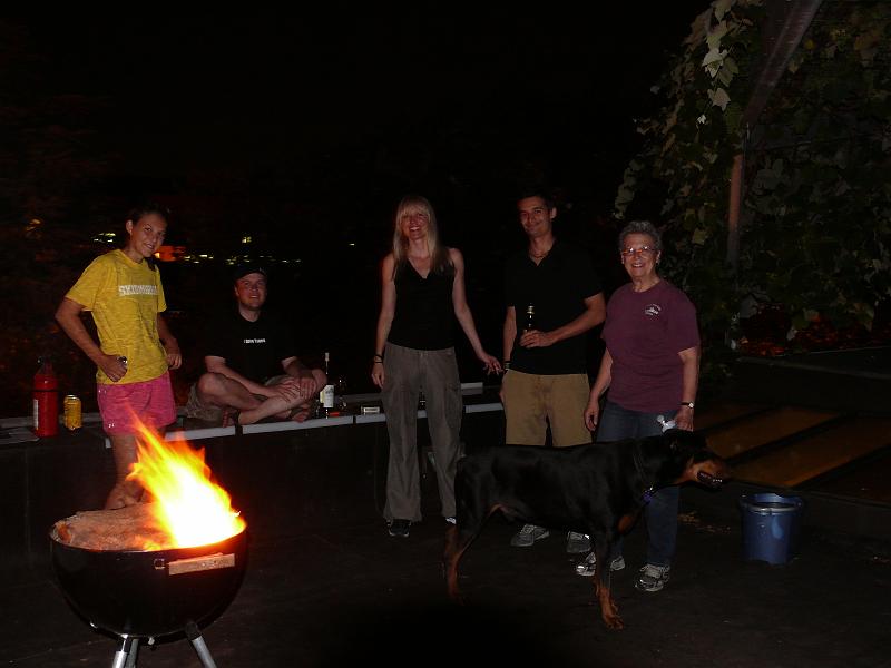 P1150069.JPG - Mis Amelia, Tad, Outi, Charles (aka Natalie's boyfriend), and Michele and the juhannuskokko on the roof