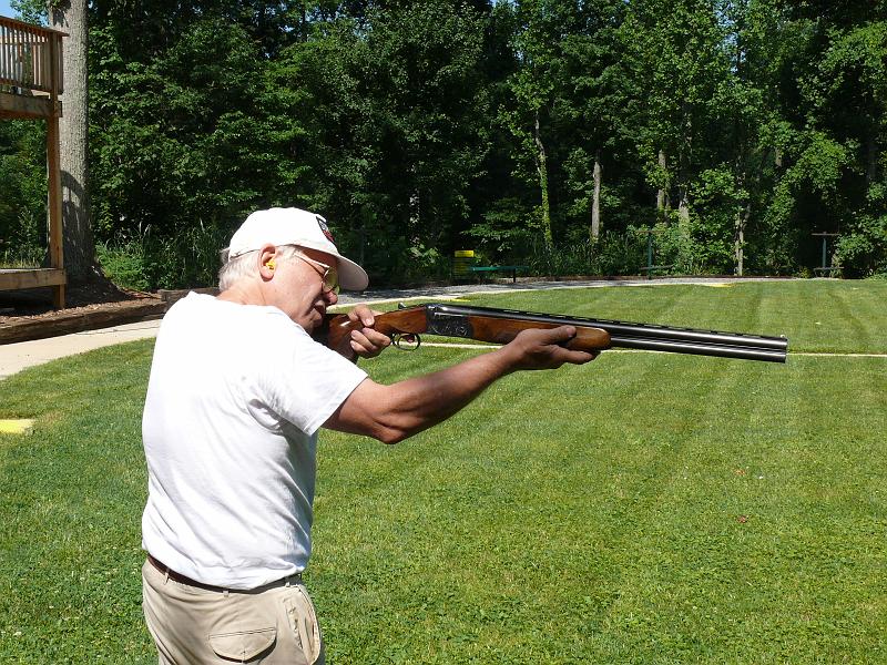 P1160895.JPG - One shoots with both eyes open.  However a good way to check that you have mounted the gun properly is to sight down the barrel.
