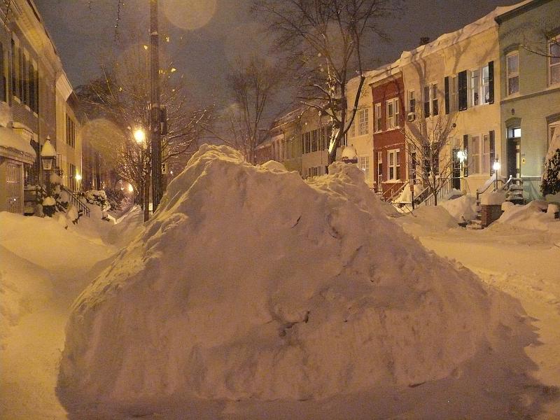 P1160223.JPG - Woody took some pictures at 8PM 2/10/10. A 7 foot high snow pile resulted when the garages next to Ray & Earl cleared their driveways -- and that was before this last snow.